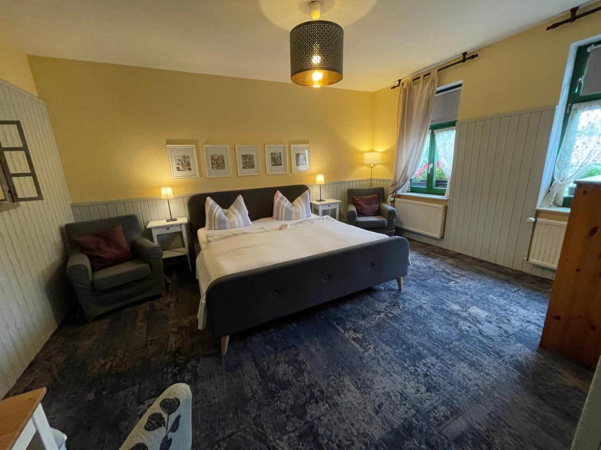 Pension Alt Naumburg เนาม์บวร์ก ภายนอก รูปภาพ